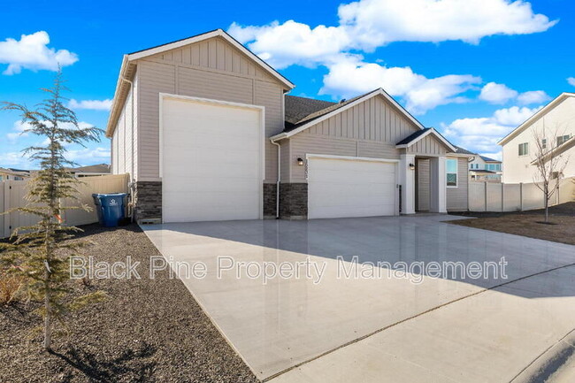 15231 Cumulus Way in Caldwell, ID - Building Photo - Building Photo