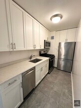 EAST 49 STREET in New York, NY - Building Photo - Building Photo