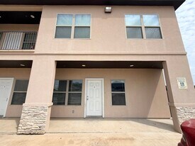 5601 Cuenca Dr in Laredo, TX - Building Photo
