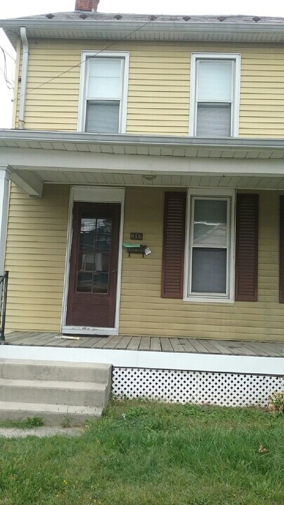 818 Broadway in Hanover, PA - Building Photo