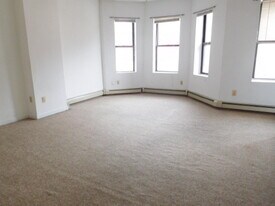 28 S Huntington Ave, Unit 202 in Boston, MA - Building Photo