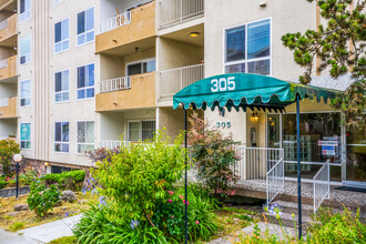 Fountainbleau Apartments in Oakland, CA - Foto de edificio - Building Photo