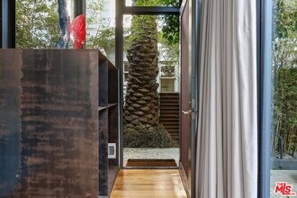 7 Vicente Ter in Santa Monica, CA - Building Photo - Building Photo