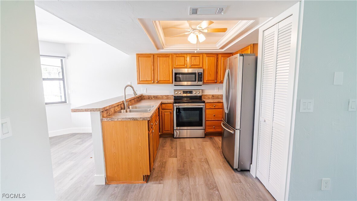 1702 SE 14th St in Cape Coral, FL - Foto de edificio