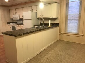 95 9.5 South Washington, Unit 9 South Washington Apt 2 in Oxford, MI - Building Photo - Building Photo