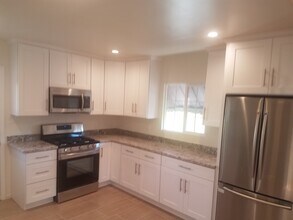 2515 Foothill Blvd in La Crescenta, CA - Building Photo - Building Photo