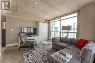 340 Watson St W in Whitby, ON - Building Photo - Building Photo