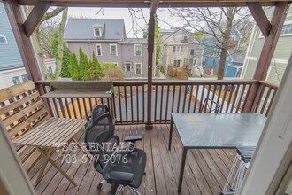 260 Columbia St, Unit #2 in Cambridge, MA - Foto de edificio - Building Photo