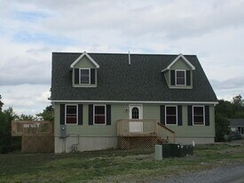 114 Birdseyeview Dr in Ithaca, NY - Building Photo