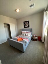4789 Black Falcon Way in Sun Valley, NV - Foto de edificio - Building Photo
