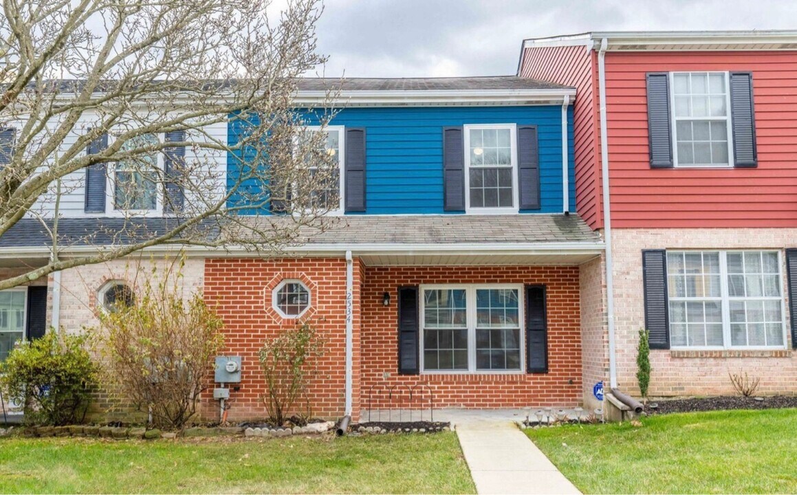 2534 Clothier St in Coatesville, PA - Building Photo