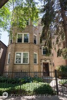 2141 W Arthur Ave, Unit 3 in Chicago, IL - Building Photo