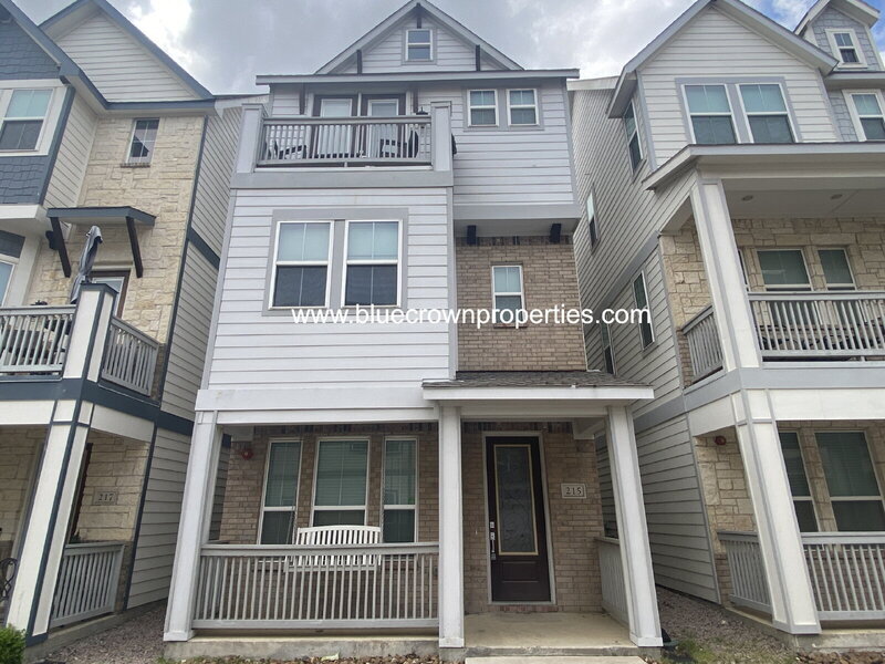 215 S Village Way in Lewisville, TX - Building Photo