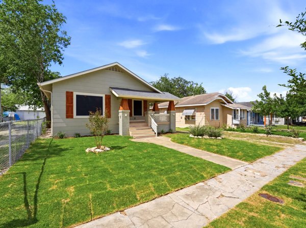 property at 1219 E Drexel Ave