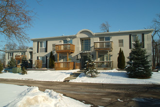 Pinewood Condominiums in Trenton, MI - Building Photo - Building Photo