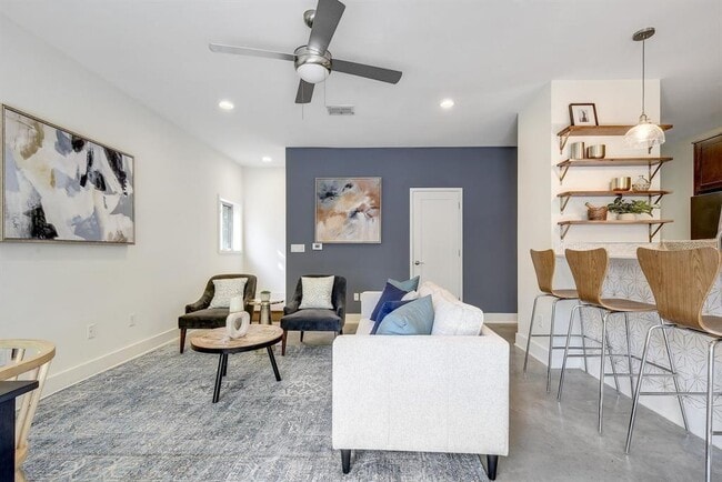 2101 Montopolis Dr in Austin, TX - Building Photo - Building Photo