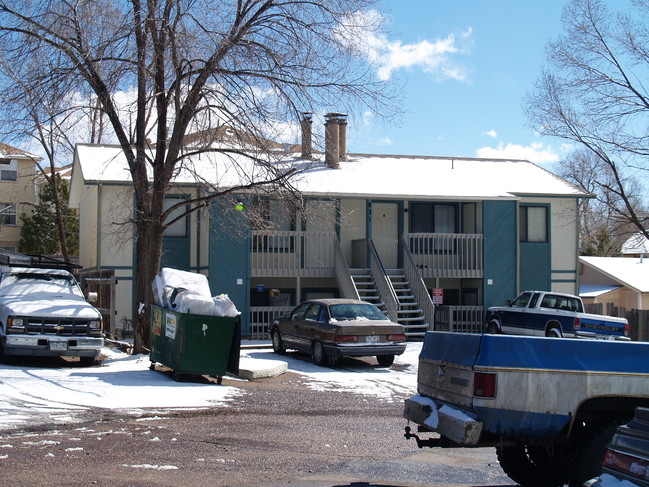 831 Bennett Ave in Colorado Springs, CO - Foto de edificio - Building Photo