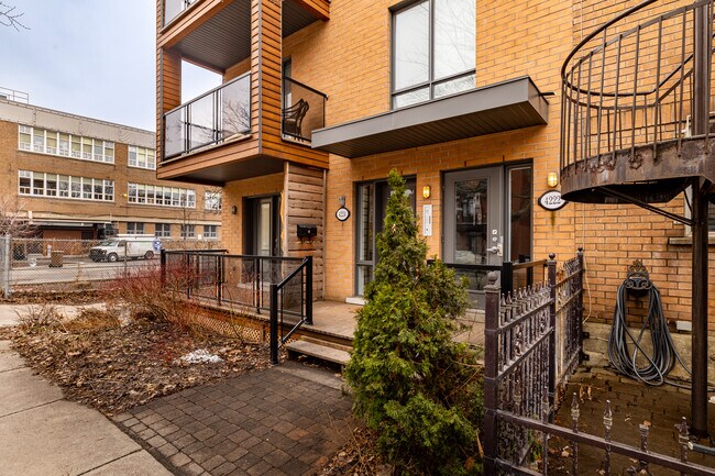 4222-4224 Parthenais St in Montréal, QC - Building Photo - Building Photo