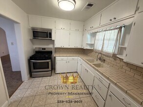 893 E Academy Ave in Tulare, CA - Building Photo - Building Photo