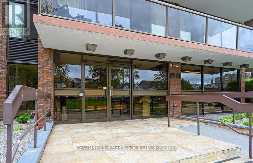 55 Water St E in Brockville, ON - Building Photo