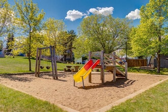 Huntington Court Coachhomes in Edmonton, AB - Building Photo - Building Photo