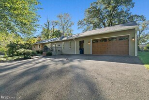 1217 Morningside Ln in Alexandria, VA - Building Photo