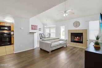 240 Summerbrooke Ct in El Paso, TX - Building Photo - Building Photo