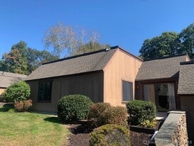 27 Canterbury Ln in Avon, CT - Building Photo