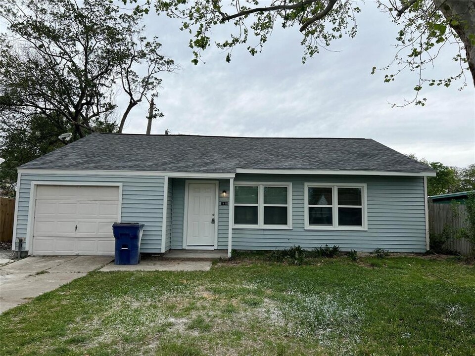 1418 2nd Ave N in Texas City, TX - Foto de edificio