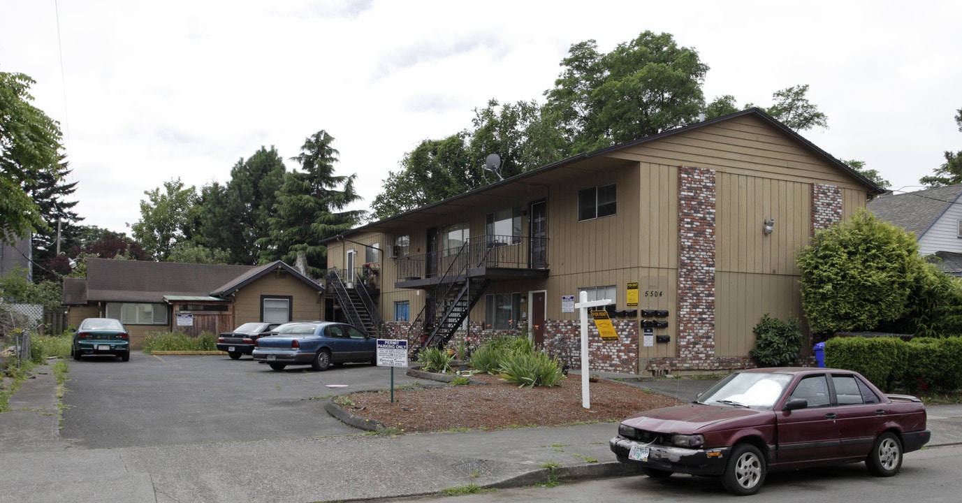 5436-5504 SE Center St in Portland, OR - Building Photo
