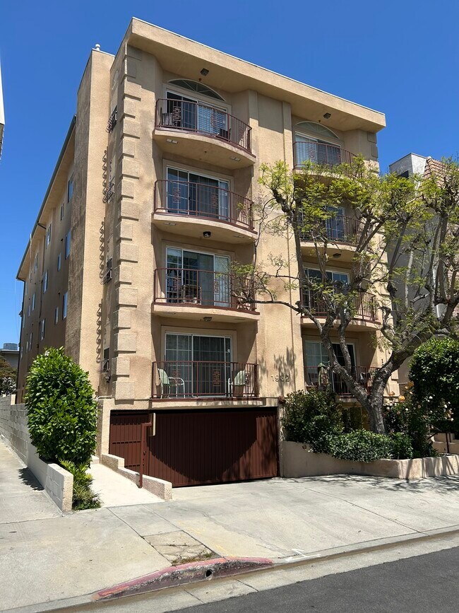 property at 1932 Pelham Ave