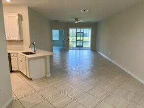 2563 Vine Ave in Naples, FL - Building Photo - Building Photo