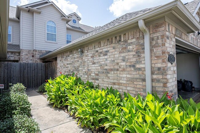 2706 Windy Thicket Ln in Houston, TX - Building Photo - Building Photo