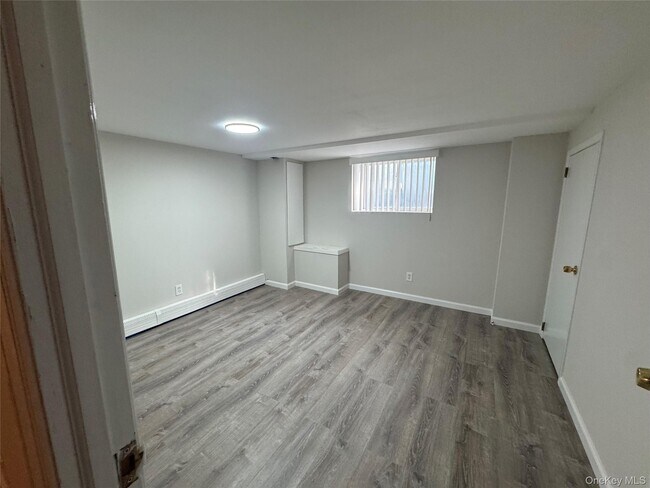 4 Henry Pl in Patchogue, NY - Building Photo - Building Photo