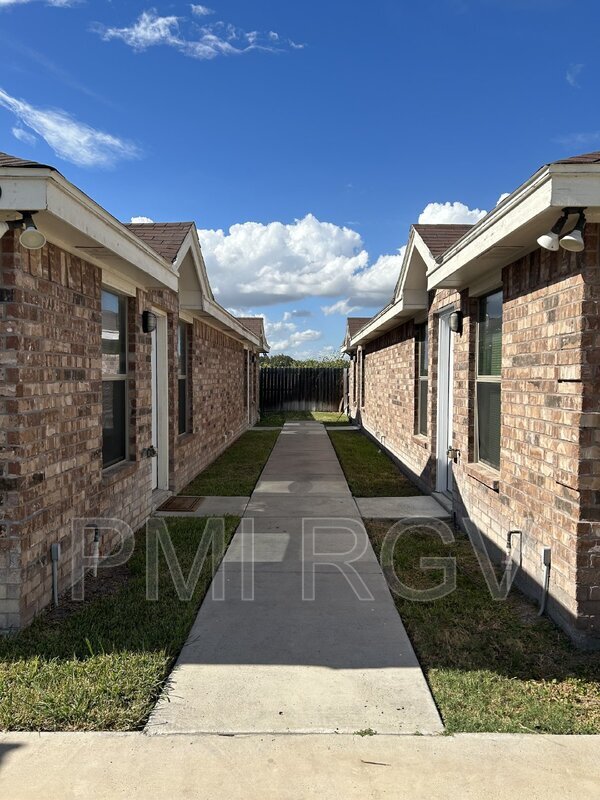 2905 Linda Vista St in Edinburg, TX - Building Photo - Building Photo