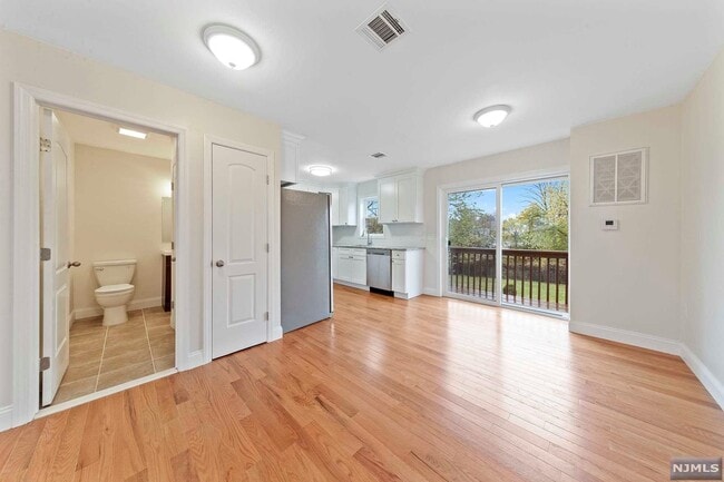 124 Home Pl in Lodi, NJ - Building Photo - Building Photo