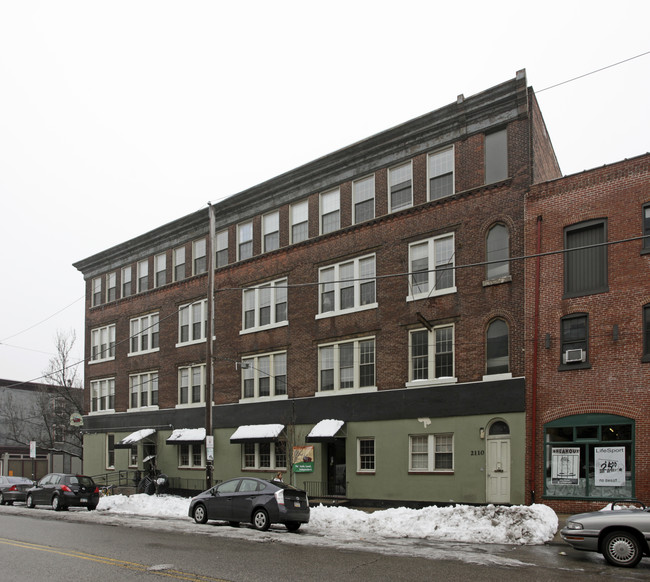 2100-2110 Fairmount Ave in Philadelphia, PA - Foto de edificio - Building Photo