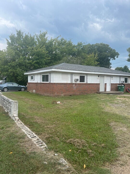 5526 Clemons Rd-Unit -5540 Clemons Rd in East Ridge, TN - Building Photo