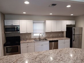 1202 Marie St in Brenham, TX - Building Photo - Building Photo