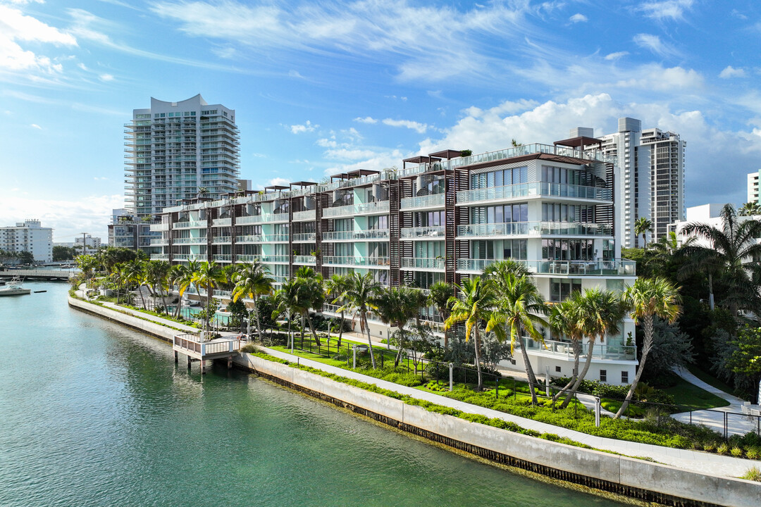 Bella Isla in Miami Beach, FL - Building Photo