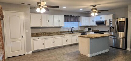 9124 W Elm St in Phoenix, AZ - Building Photo - Building Photo