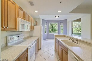 8261 Pathfinder Loop in Ft. Myers, FL - Building Photo