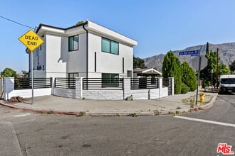 10941 Christine Way in Los Angeles, CA - Building Photo - Building Photo
