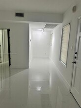 4812 Pine Tree Dr, Unit 105 in Miami Beach, FL - Building Photo - Building Photo
