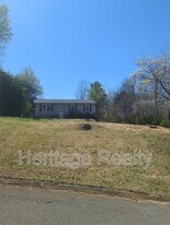 1304 E Woodshire Dr in Knoxville, TN - Building Photo