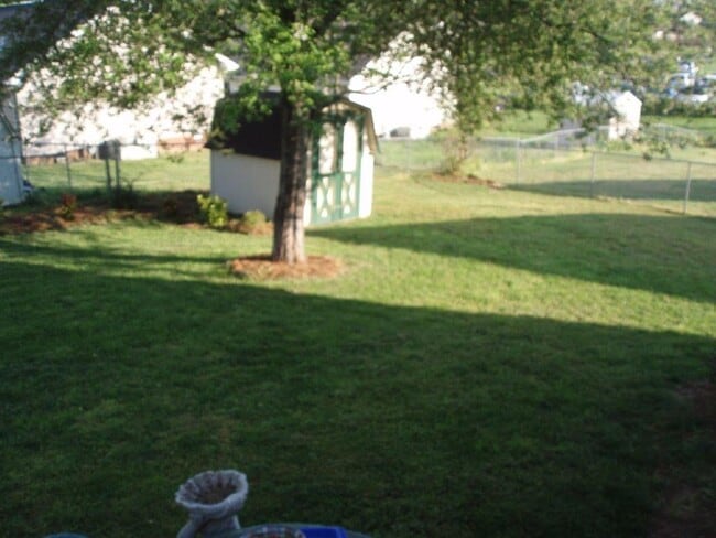 912 Lyme Brook Ln in Charlotte, NC - Foto de edificio - Building Photo