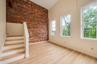32 Market St, Unit B in Somersworth, NH - Building Photo - Building Photo