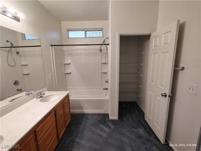 6284 W Cougar Ave in Las Vegas, NV - Building Photo - Building Photo