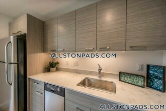 40 Malvern St, Unit 307 in Boston, MA - Foto de edificio - Building Photo