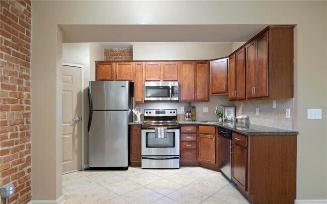 200 E 43rd St in Kansas City, MO - Building Photo - Building Photo